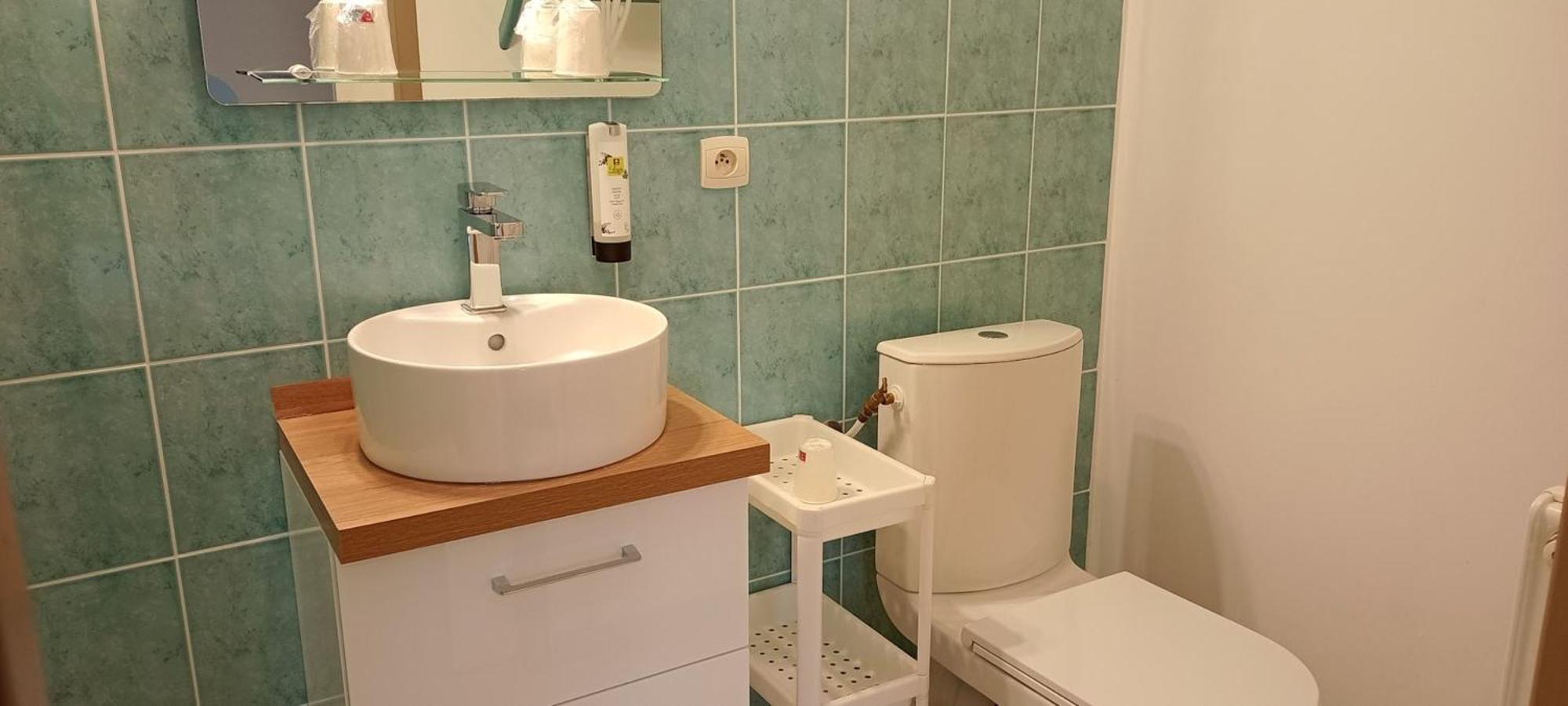 Logis Hotel Les Confins Du Perche Sceaux-sur-Huisne Exteriör bild